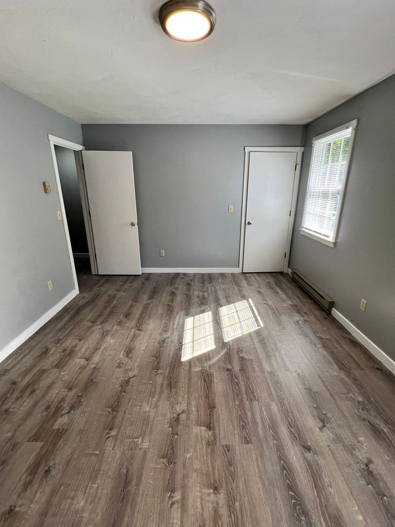 Warren Apartment: 13 Mill St