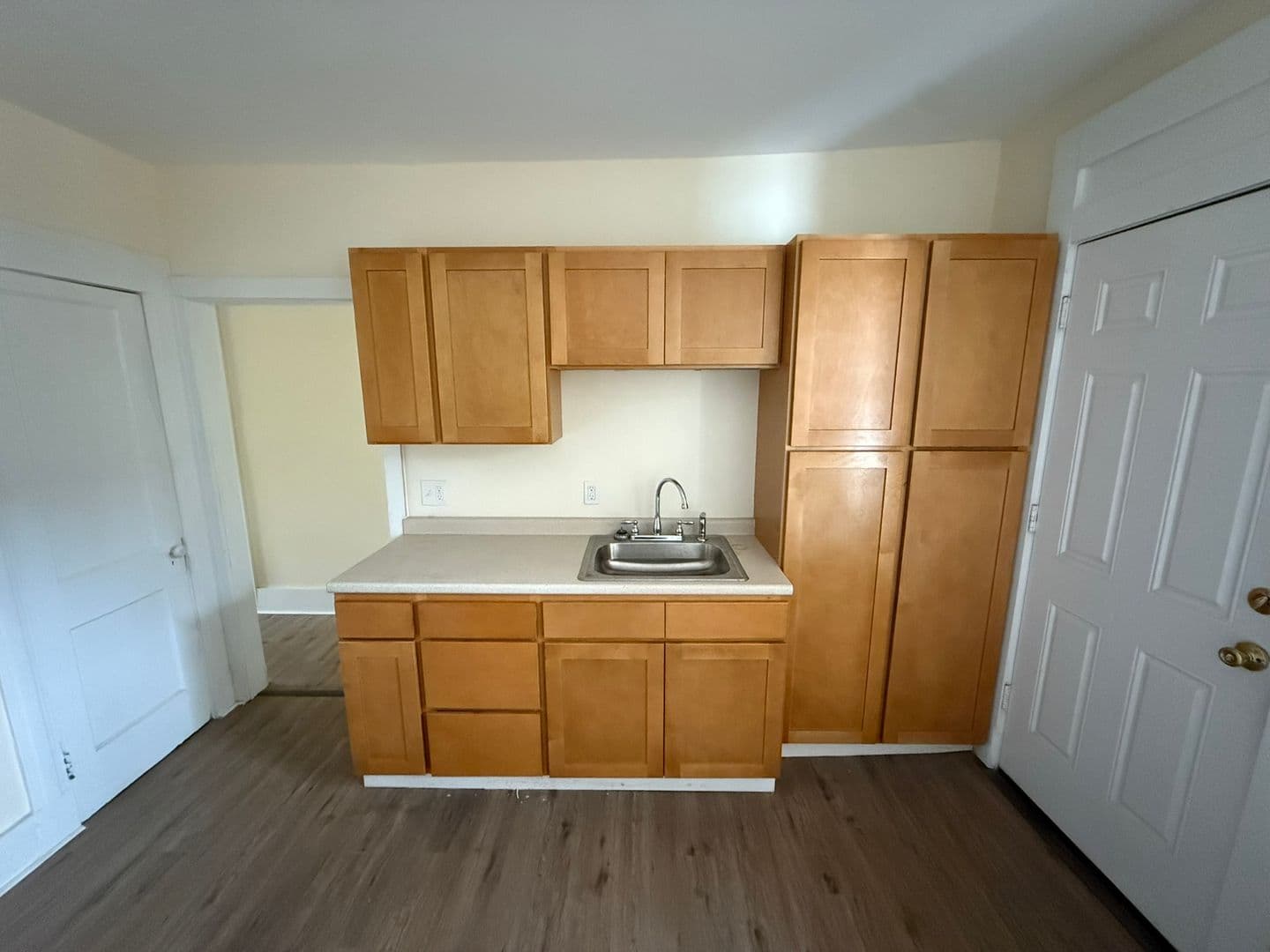 Springfield Apartment: 2718 Main St.