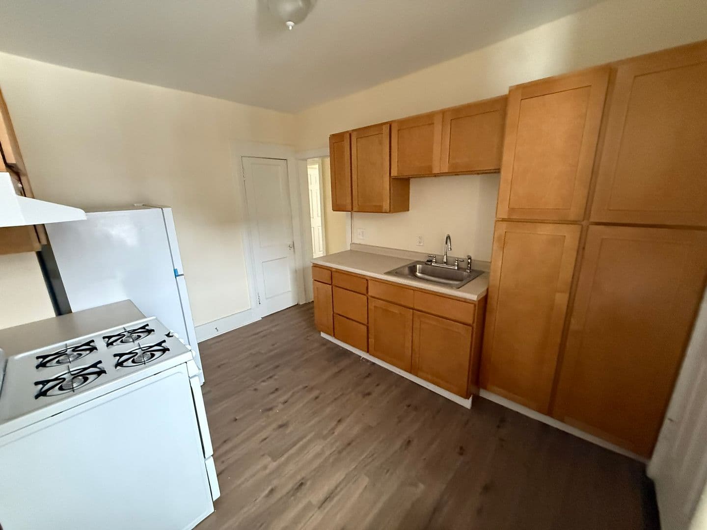 Springfield Apartment: 2718 Main St.