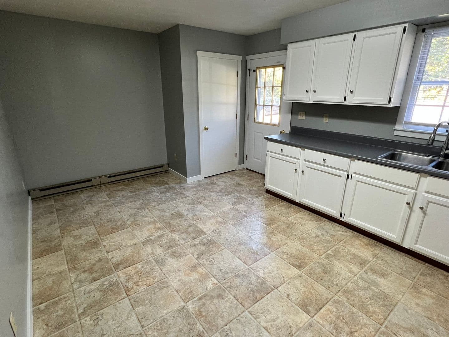 Warren Apartment: 13 Mill St