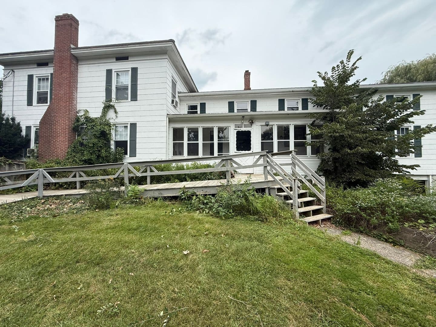 Amherst Apartment: 986 South East St