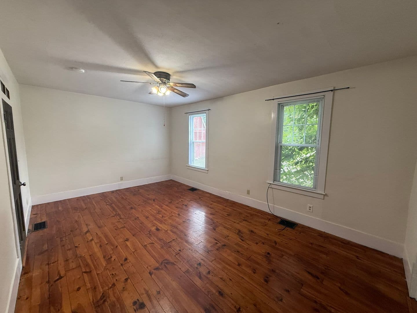 Amherst Apartment: 986 South East St
