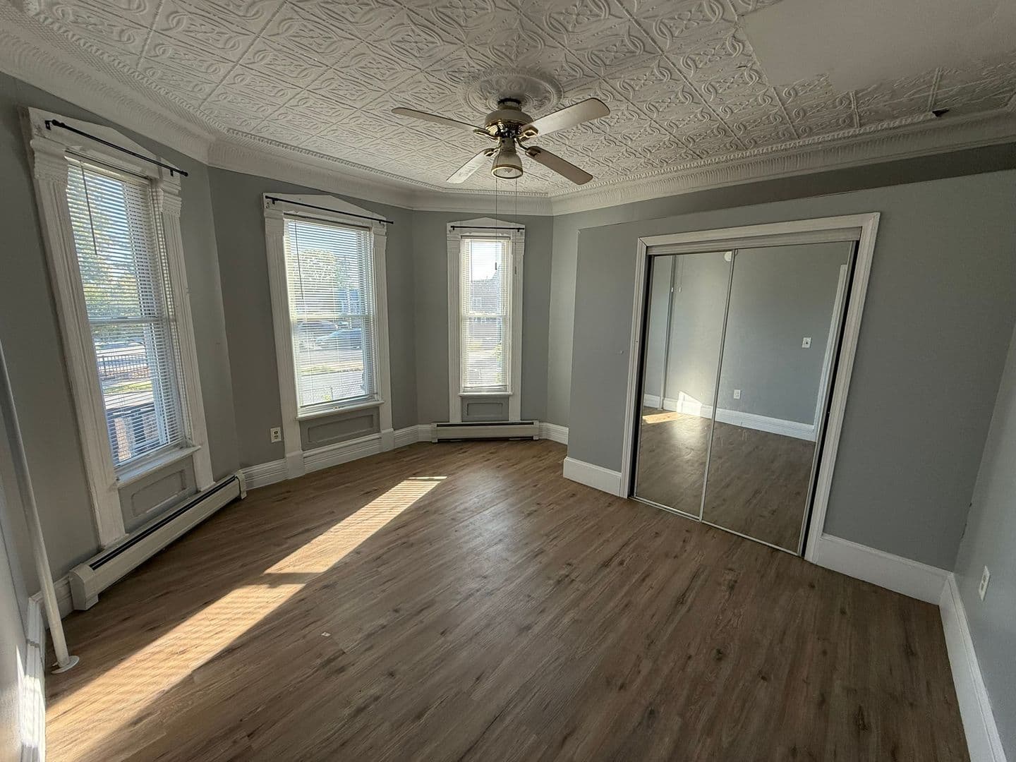 Holyoke Apartment: 180 Pine St