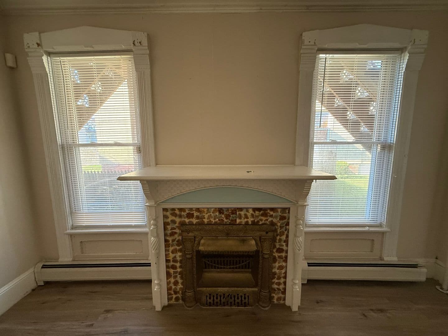 Holyoke Apartment: 180 Pine St