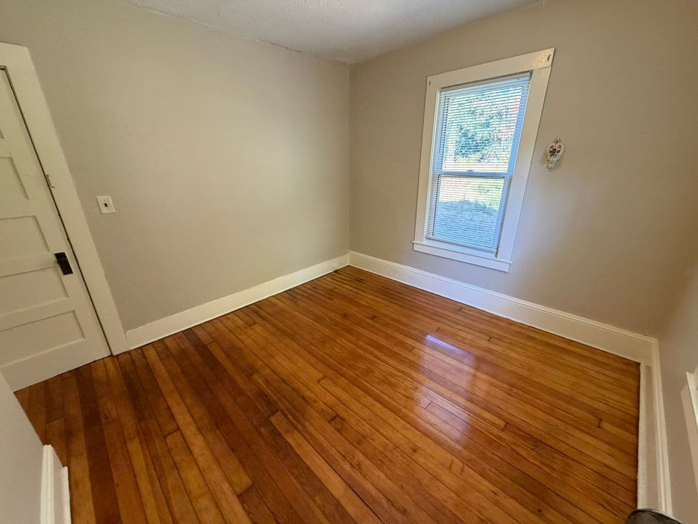 Woronoco Apartment: 130 Valley View Ave
