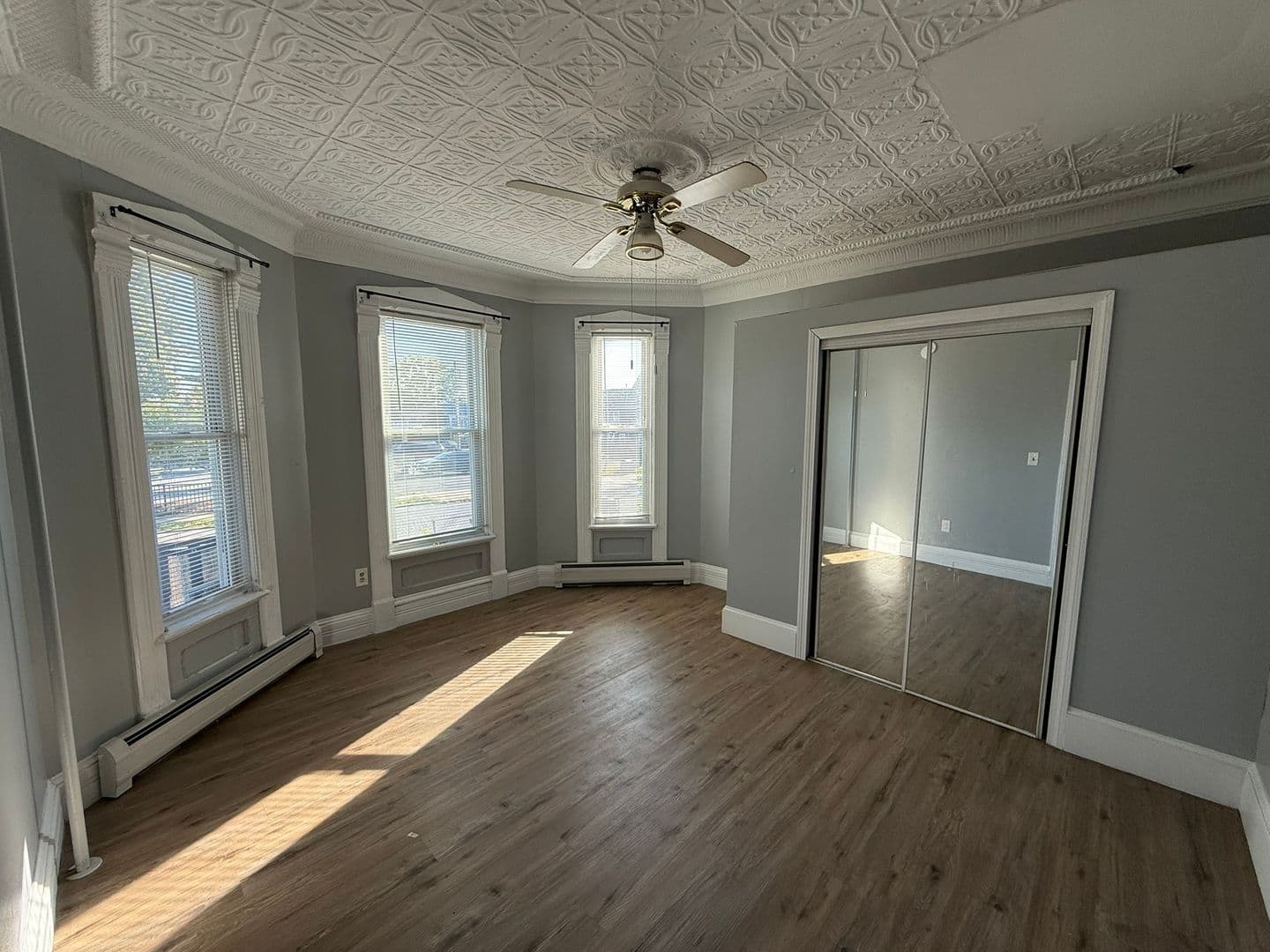 Holyoke Apartment: 180 Pine St