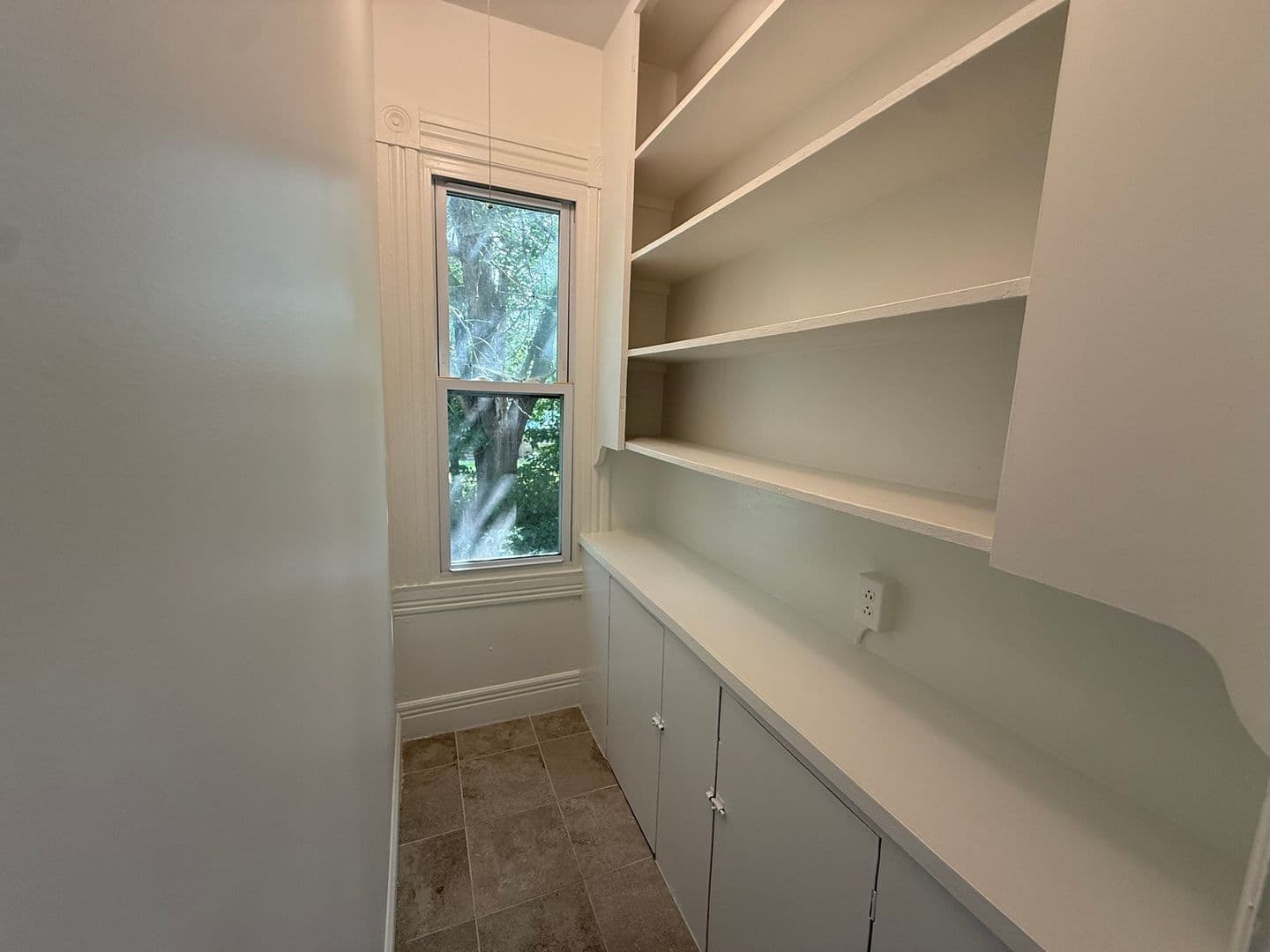 Springfield Apartment: 51 Acushnet Ave.