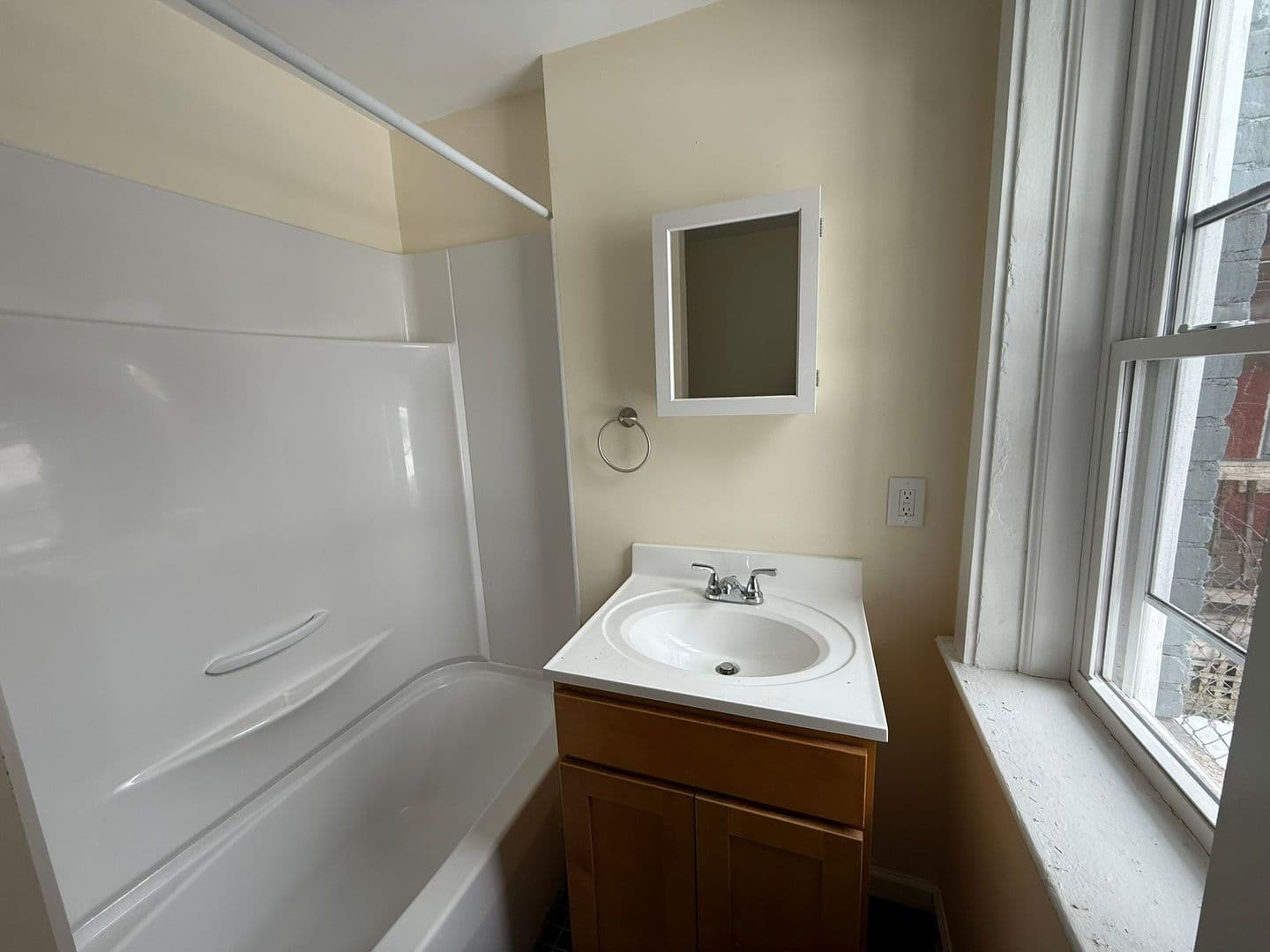 Springfield Apartment: 2718 Main St.