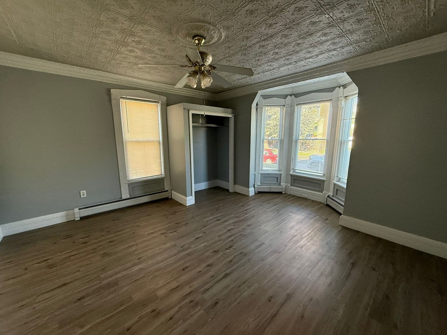 Holyoke Apartment: 180 Pine St