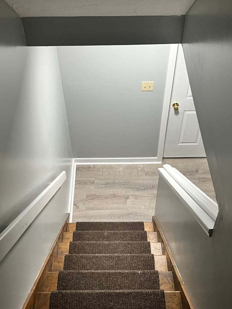 Warren Apartment: 13 Mill St