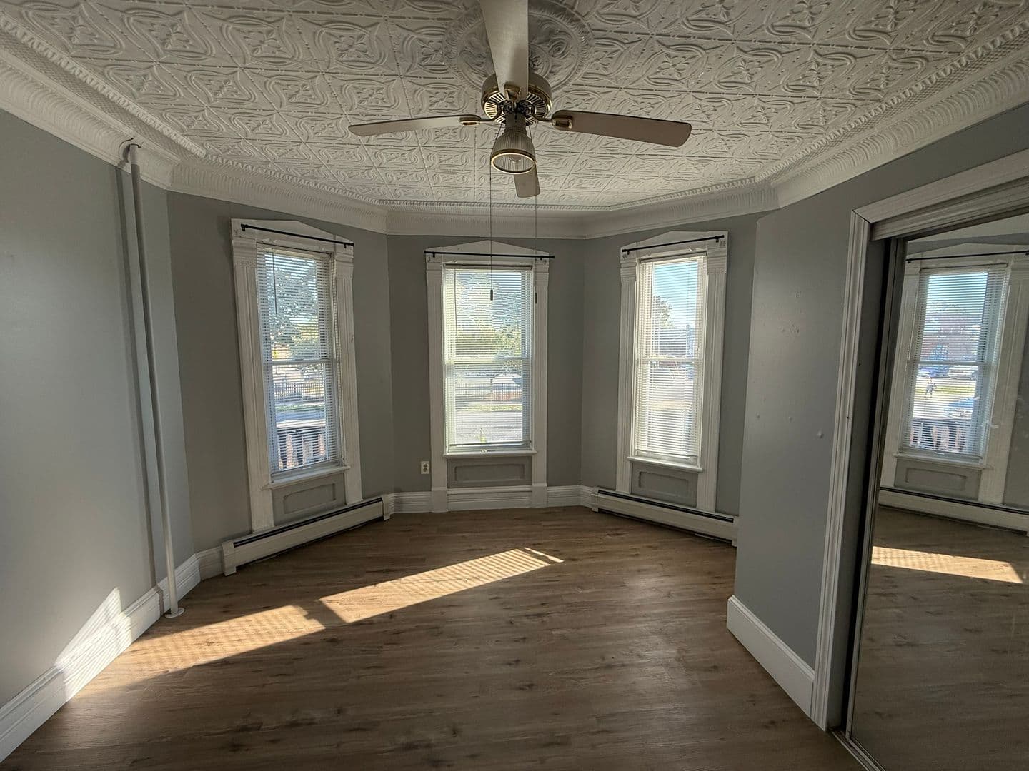 Holyoke Apartment: 180 Pine St