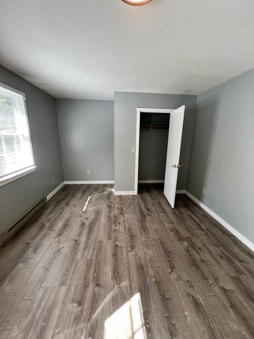 Warren Apartment: 13 Mill St