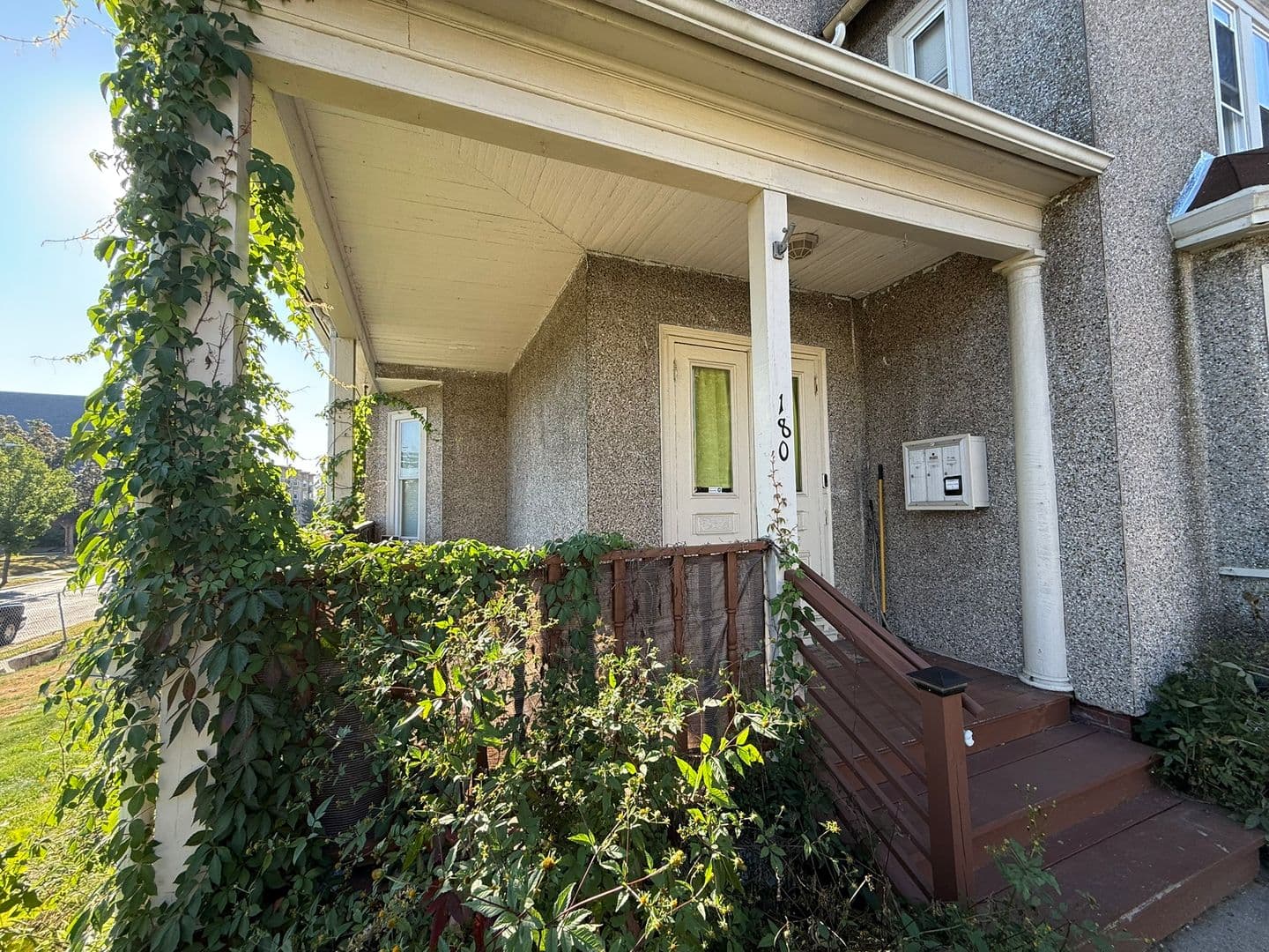 Holyoke Apartment: 180 Pine St