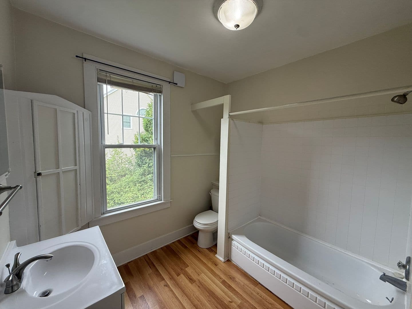 Amherst Apartment: 986 South East St