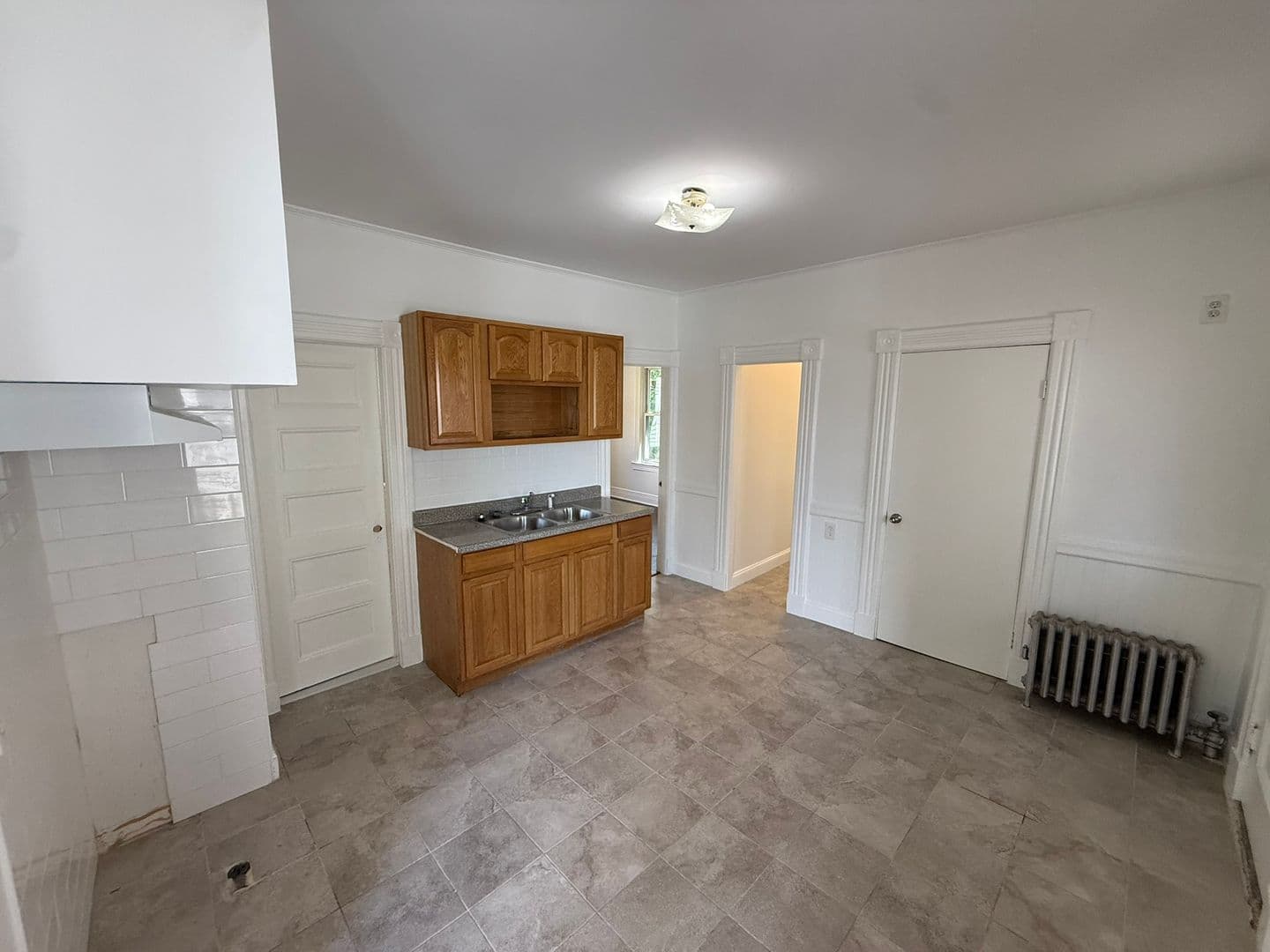 Springfield Apartment: 51 Acushnet Ave.
