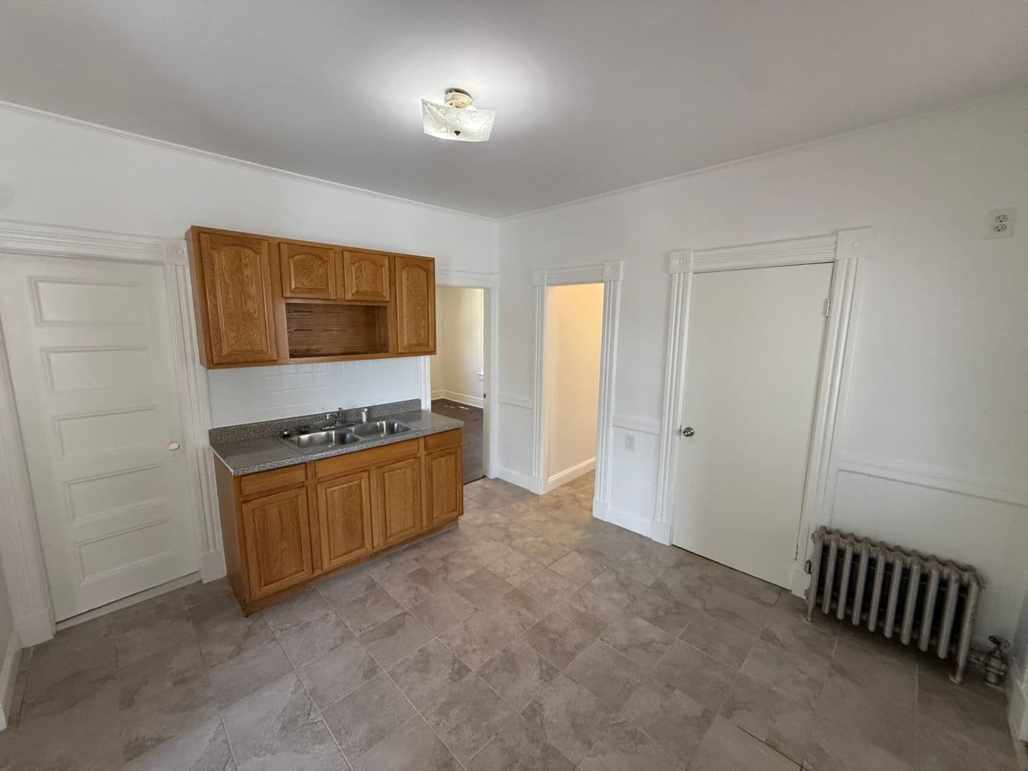 Springfield Apartment: 51 Acushnet Ave.