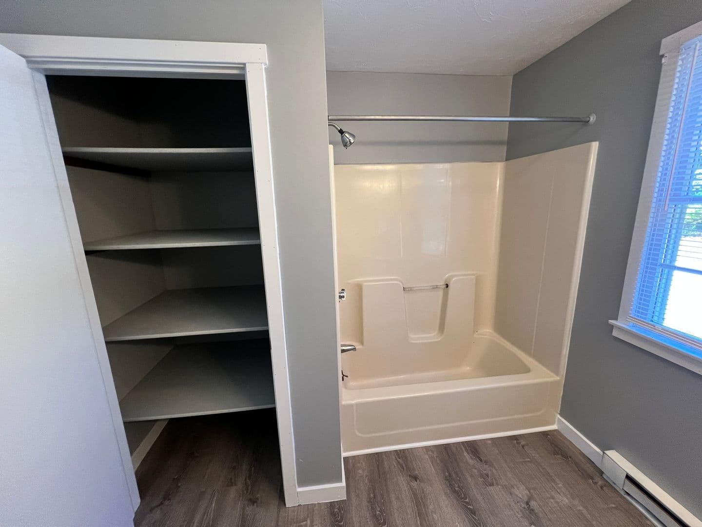 Warren Apartment: 13 Mill St