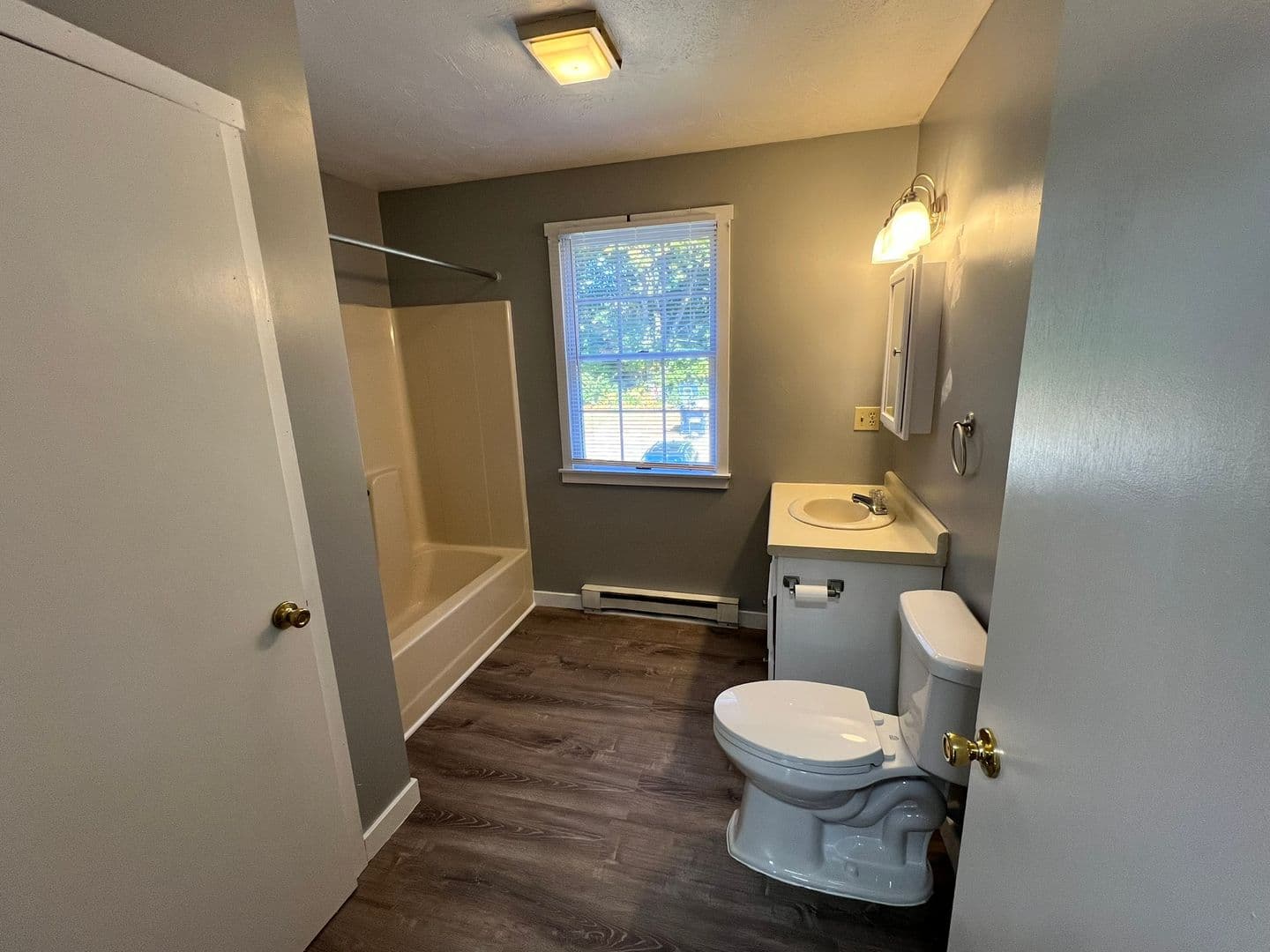 Warren Apartment: 13 Mill St