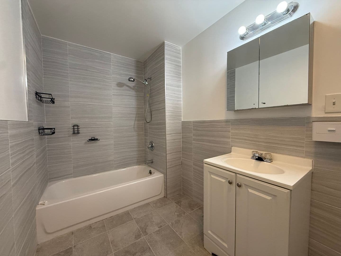 Springfield Apartment: 51 Acushnet Ave.