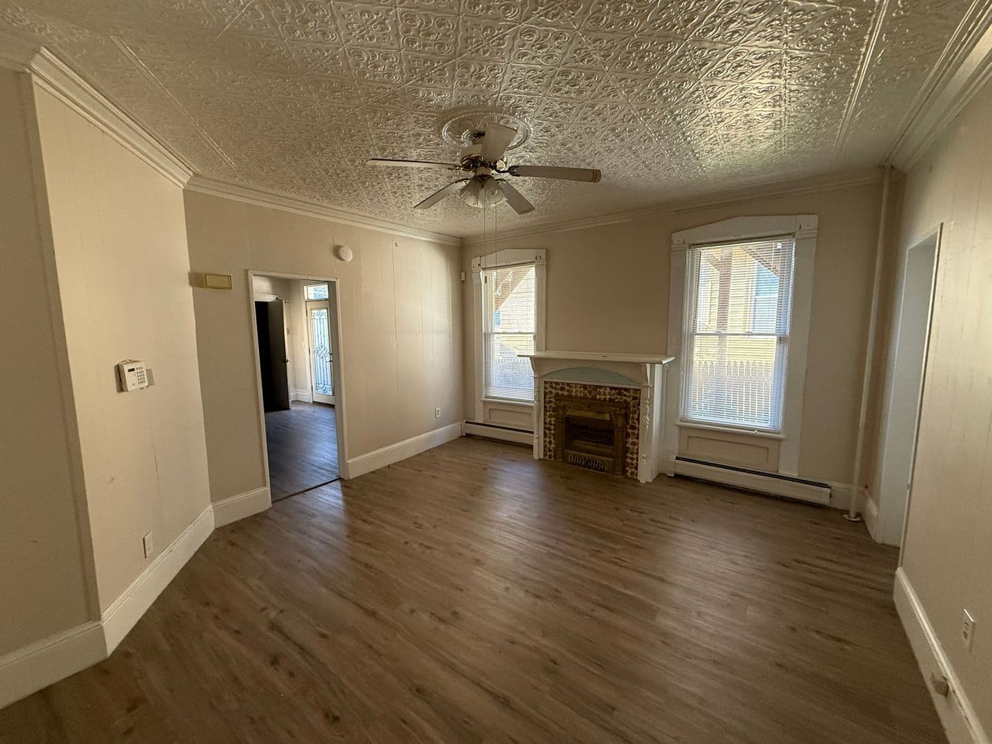 Holyoke Apartment: 180 Pine St