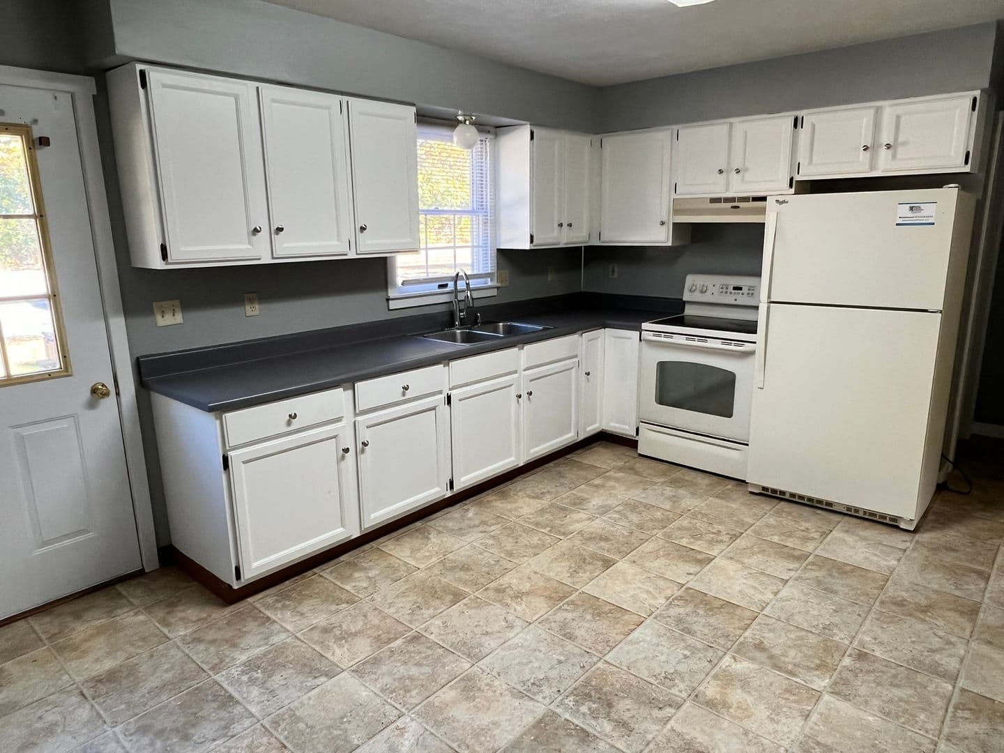 Warren Apartment: 13 Mill St