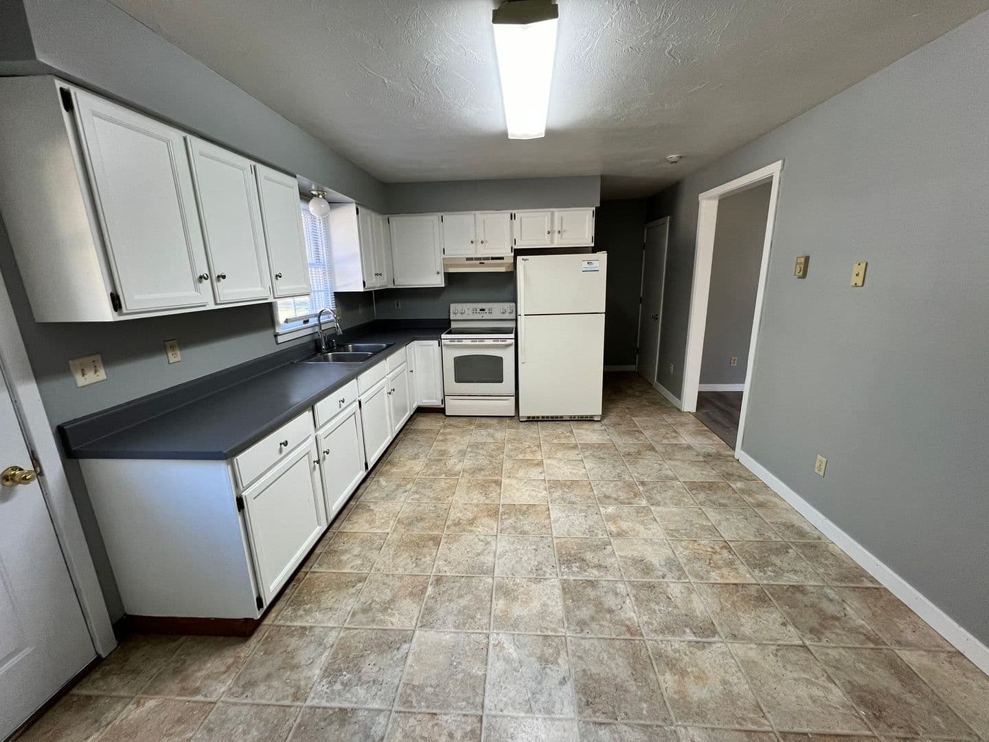Warren Apartment: 13 Mill St