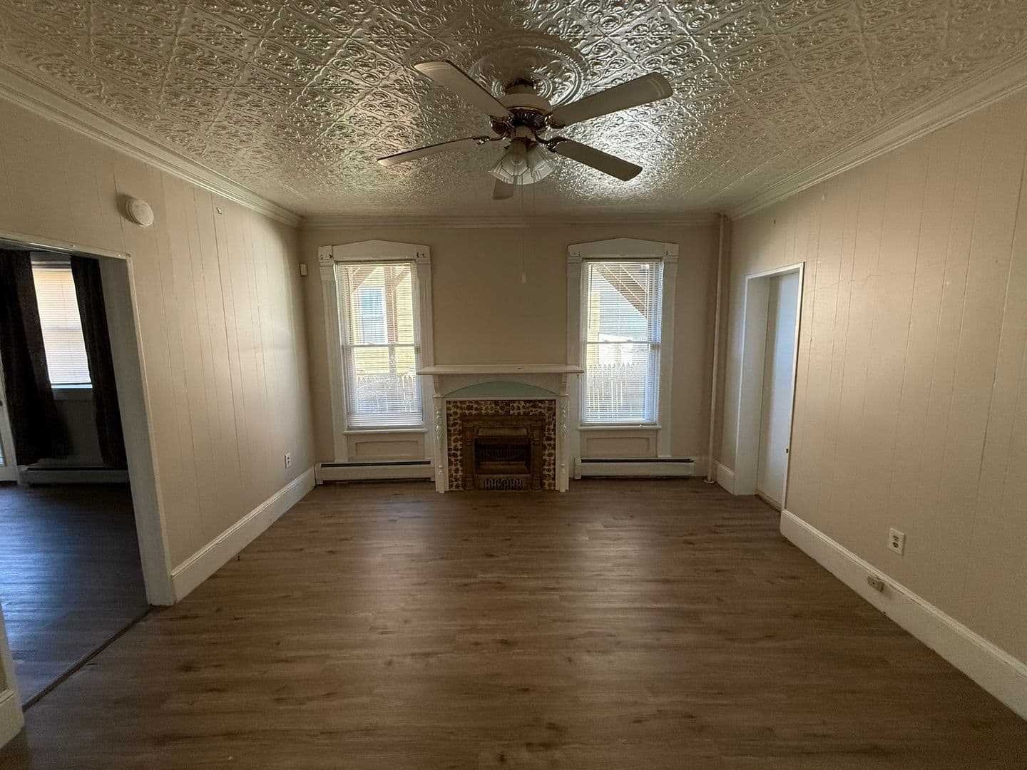 Holyoke Apartment: 180 Pine St