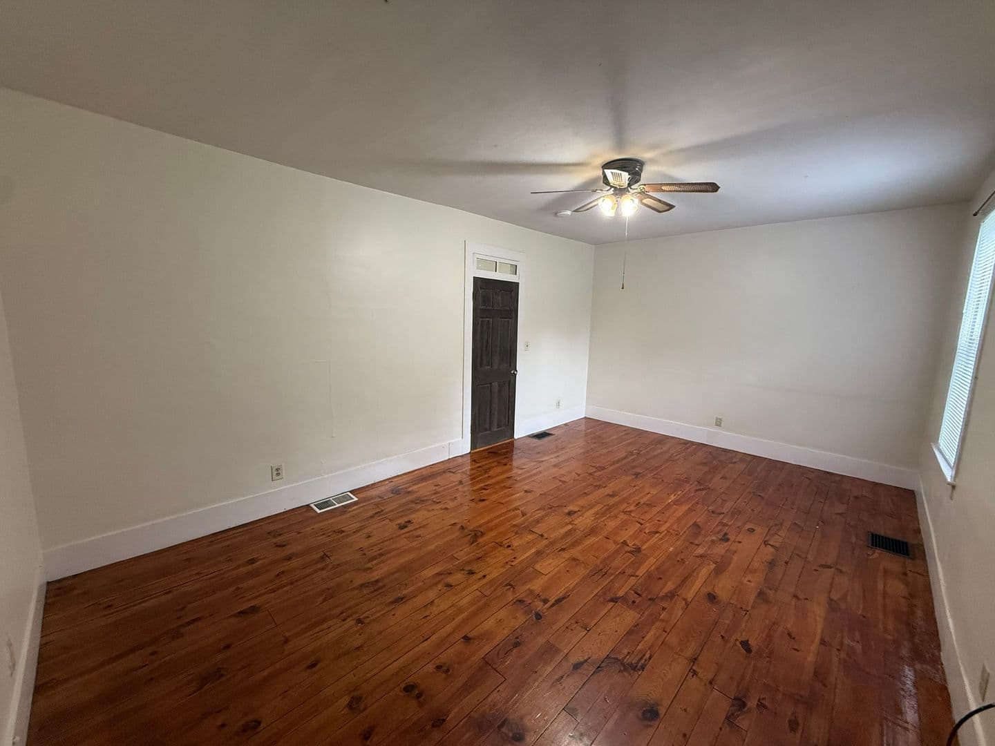 Amherst Apartment: 986 South East St