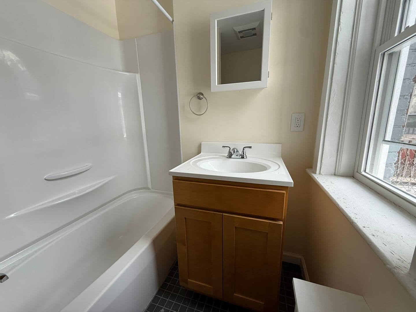 Springfield Apartment: 2718 Main St.