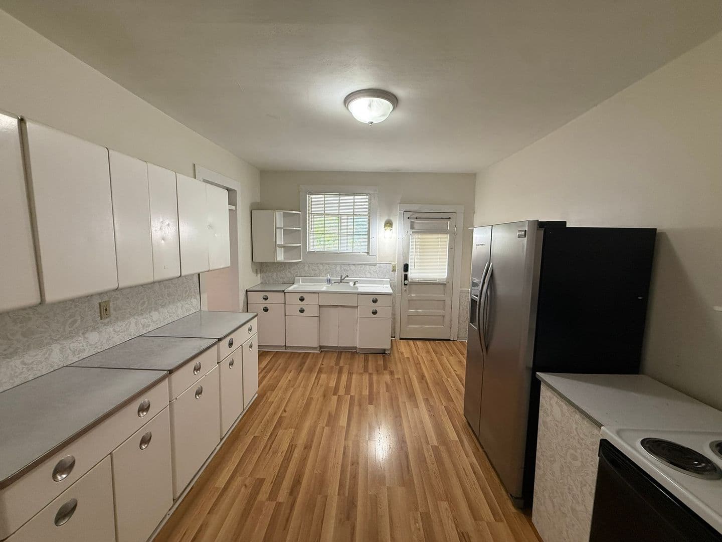 Amherst Apartment: 986 South East St