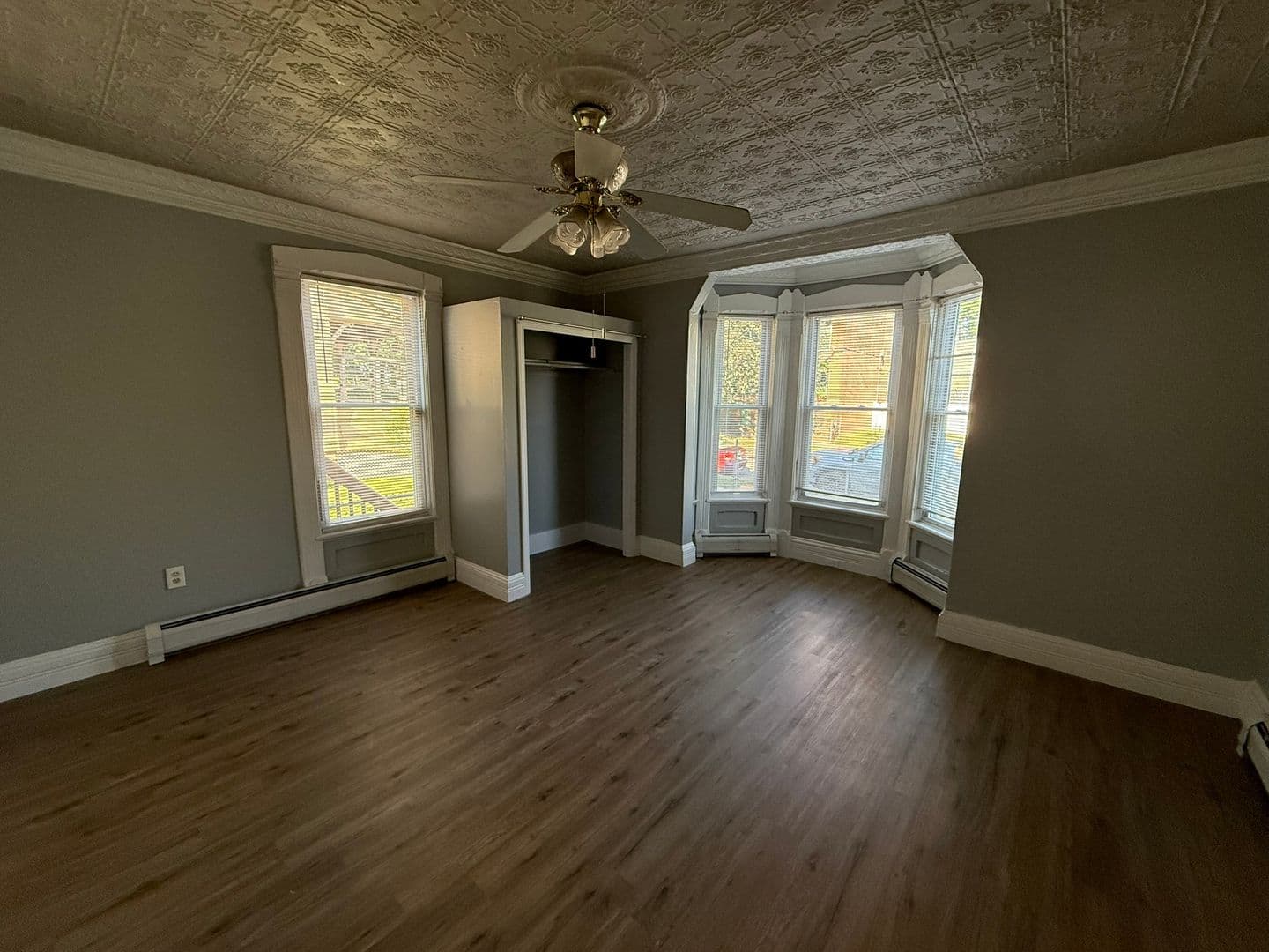 Holyoke Apartment: 180 Pine St