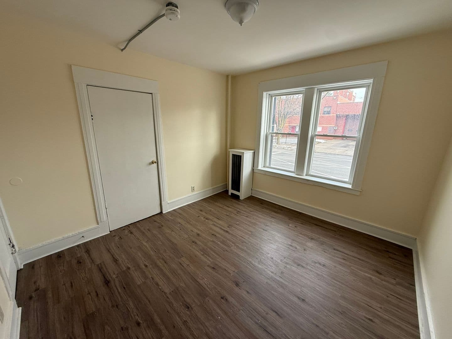 Springfield Apartment: 2718 Main St.