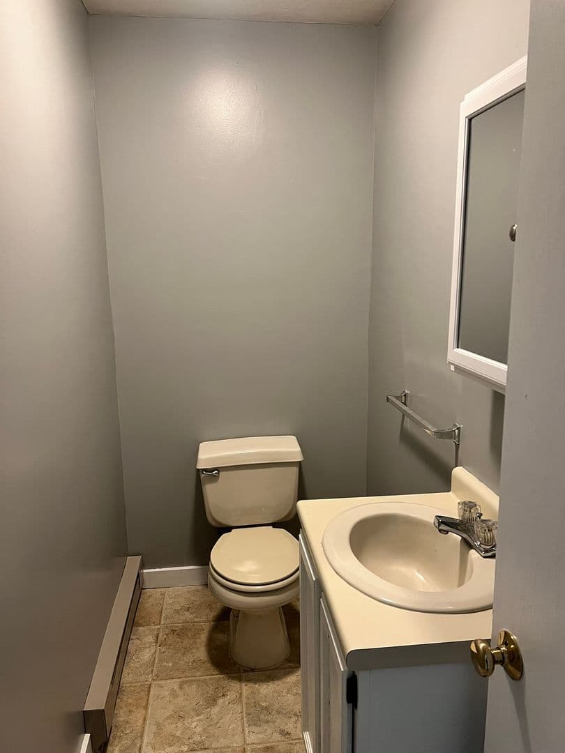 Warren Apartment: 13 Mill St