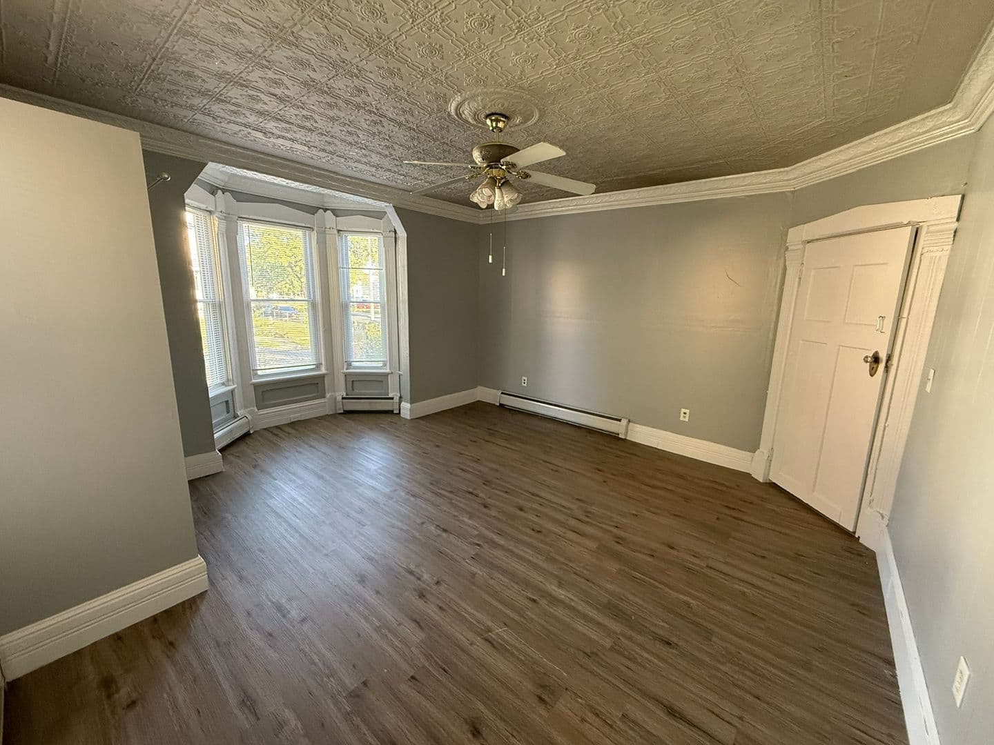 Holyoke Apartment: 180 Pine St