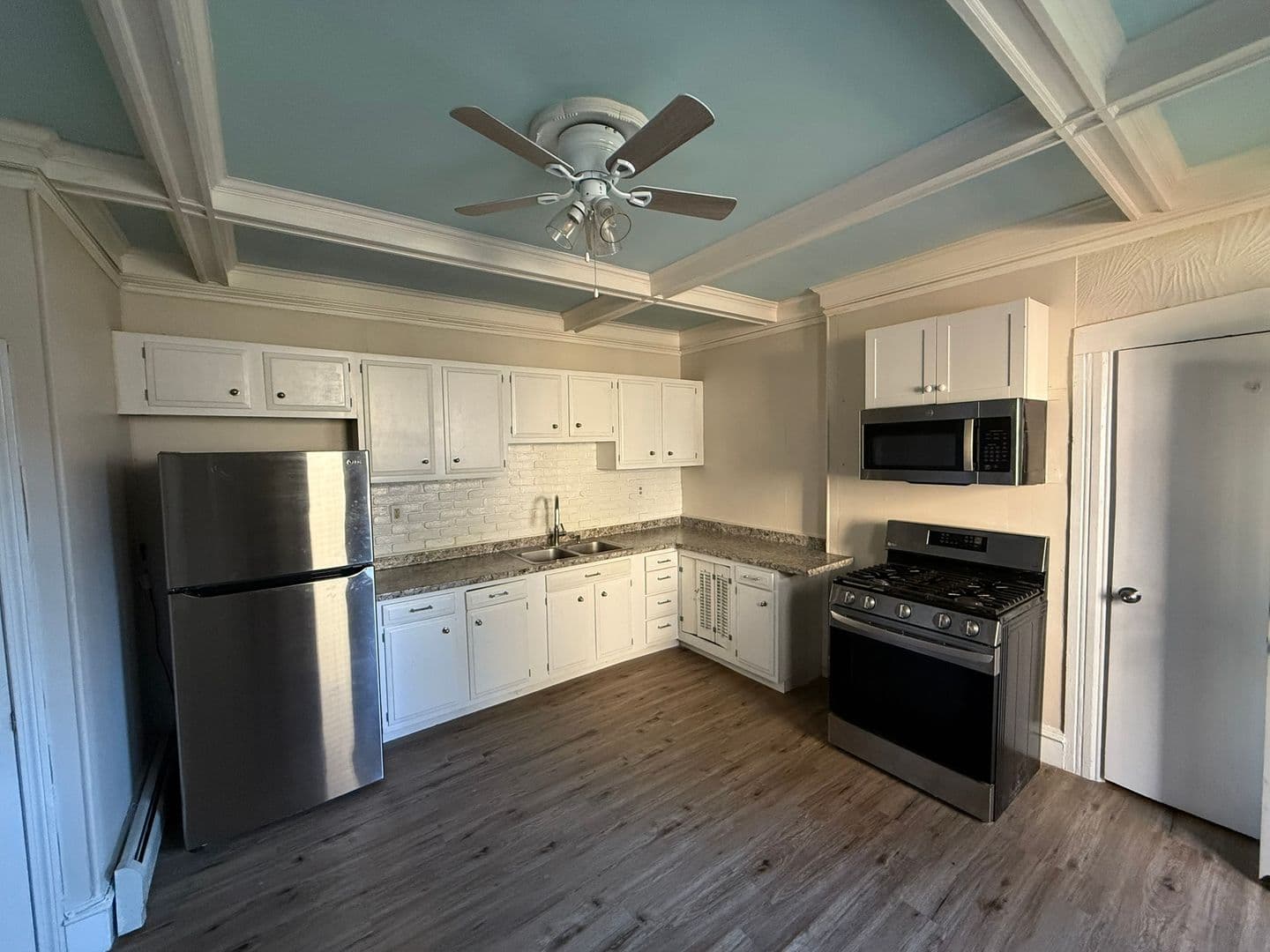 Holyoke Apartment: 180 Pine St