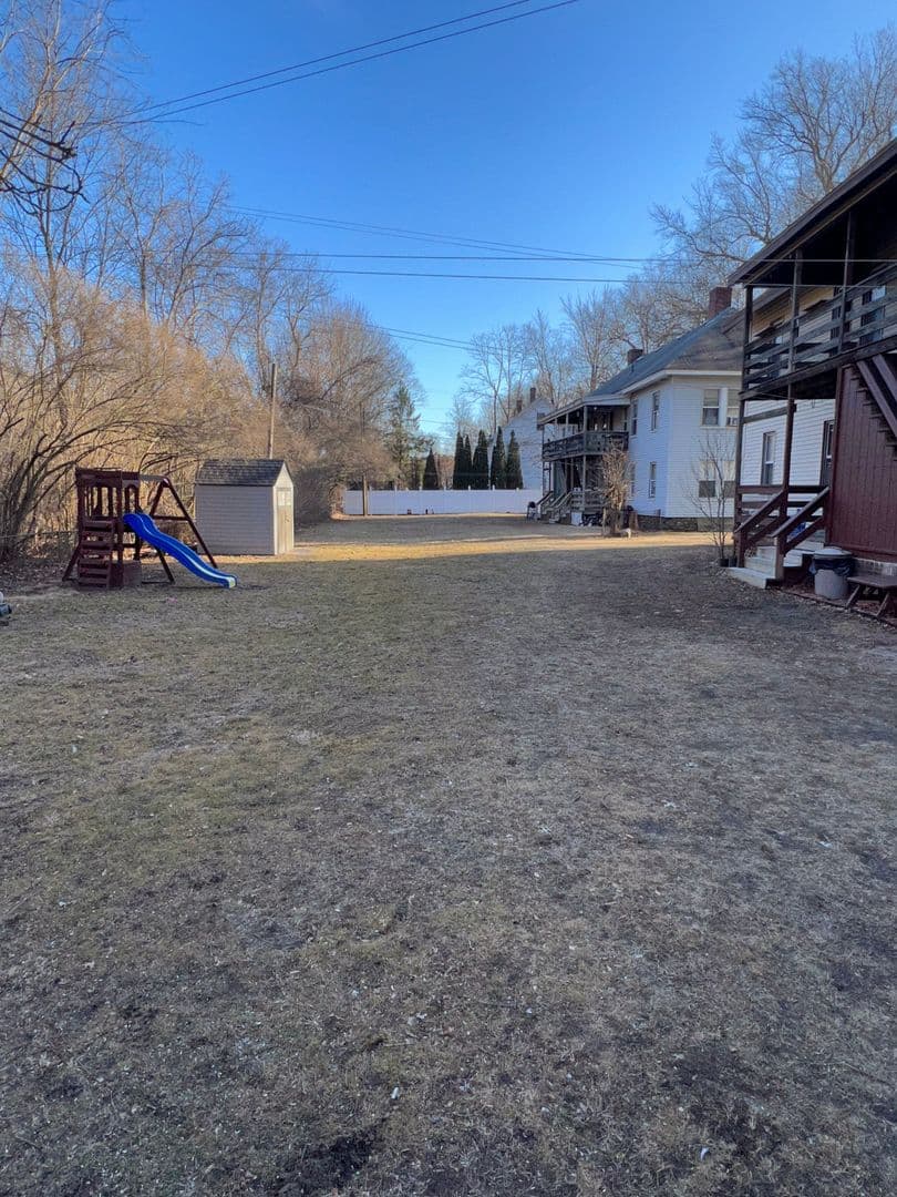 Woronoco Apartment: 130 Valley View Ave