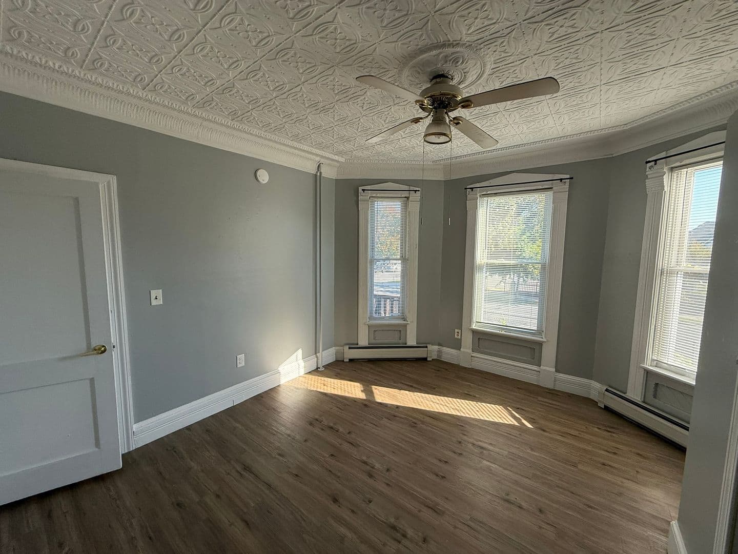 Holyoke Apartment: 180 Pine St