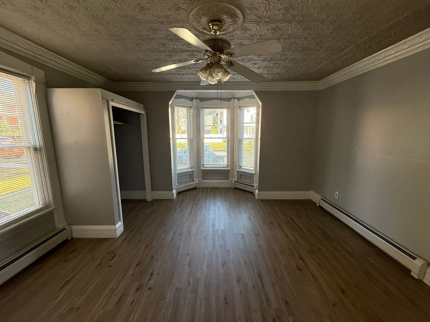 Holyoke Apartment: 180 Pine St