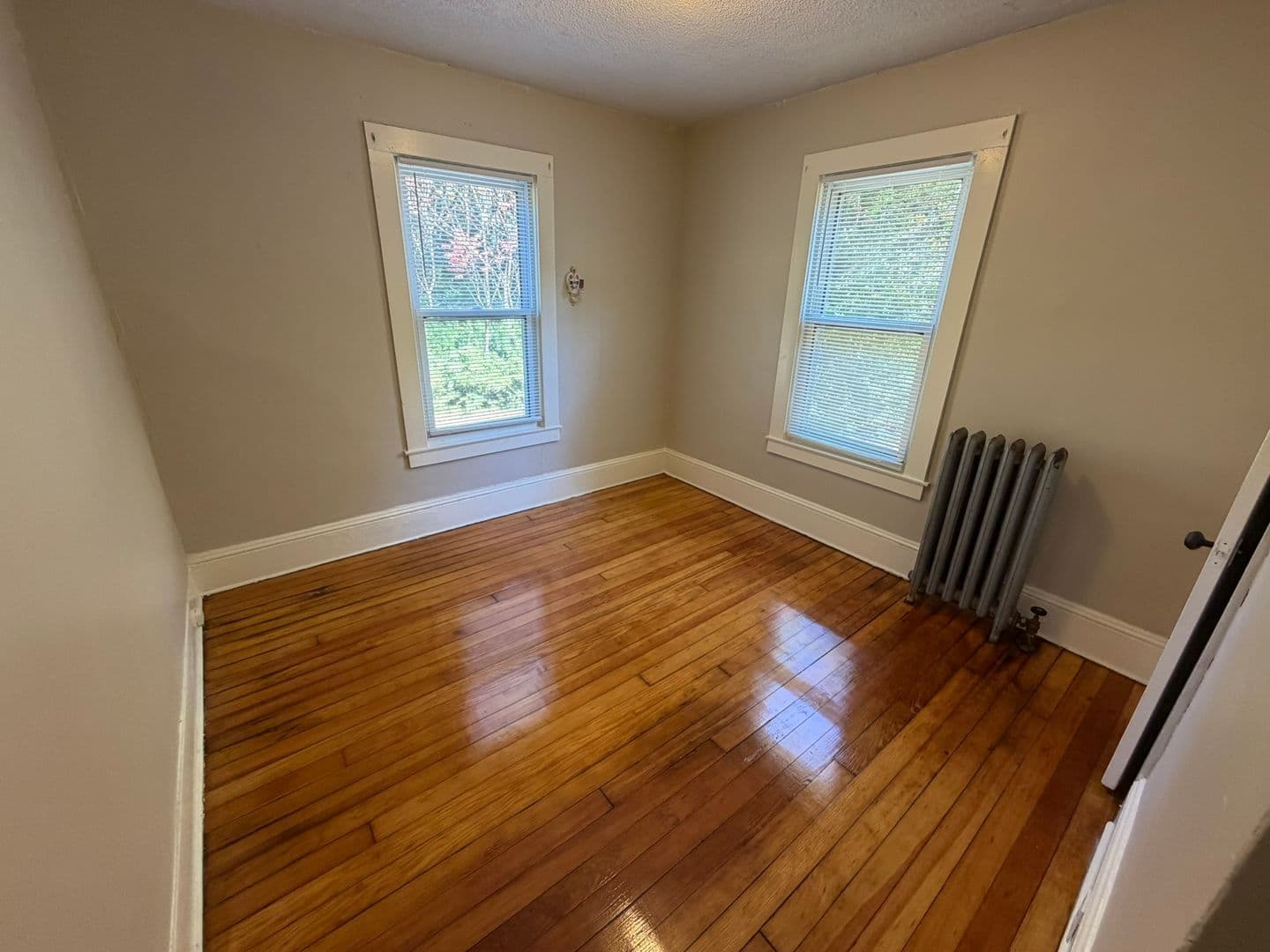 Woronoco Apartment: 130 Valley View Ave