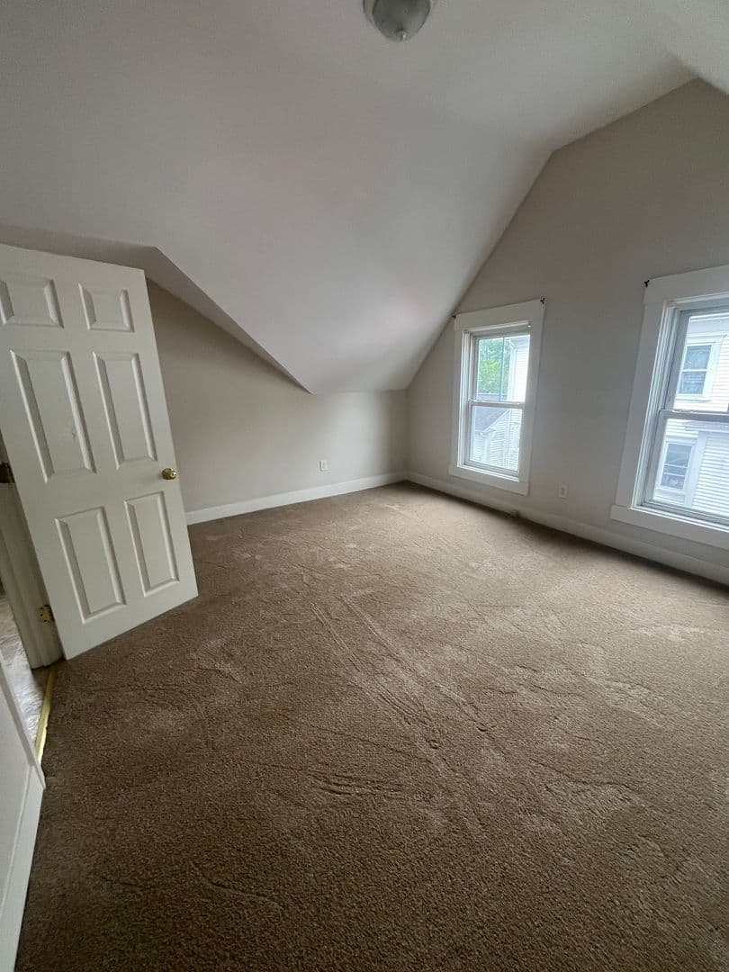 Middleboro House: 31 Oak St, Unit #2