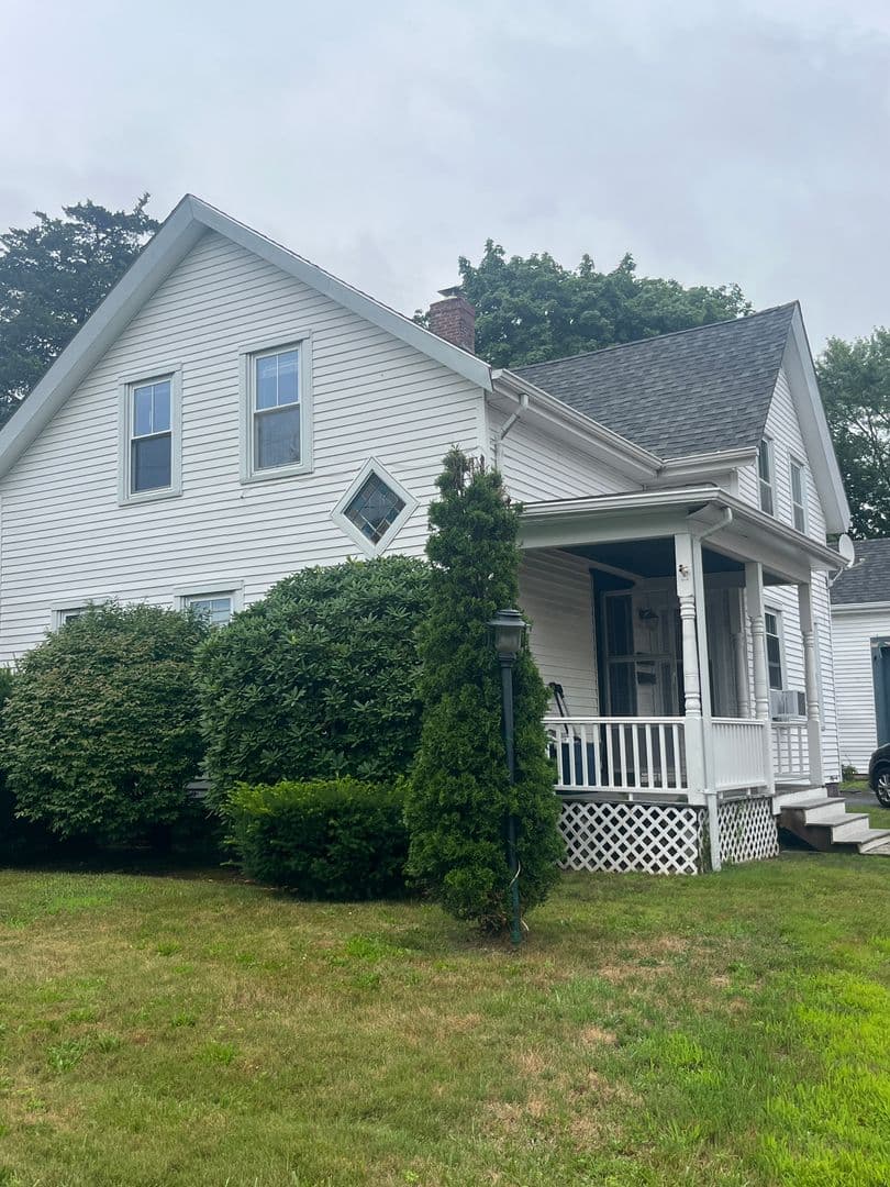 Middleboro House: 31 Oak St, Unit #2