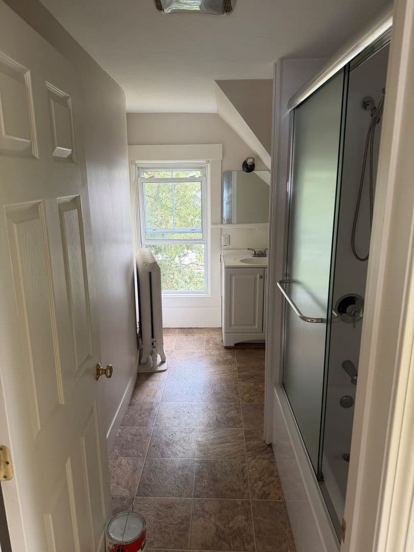 Middleboro House: 31 Oak St, Unit #2