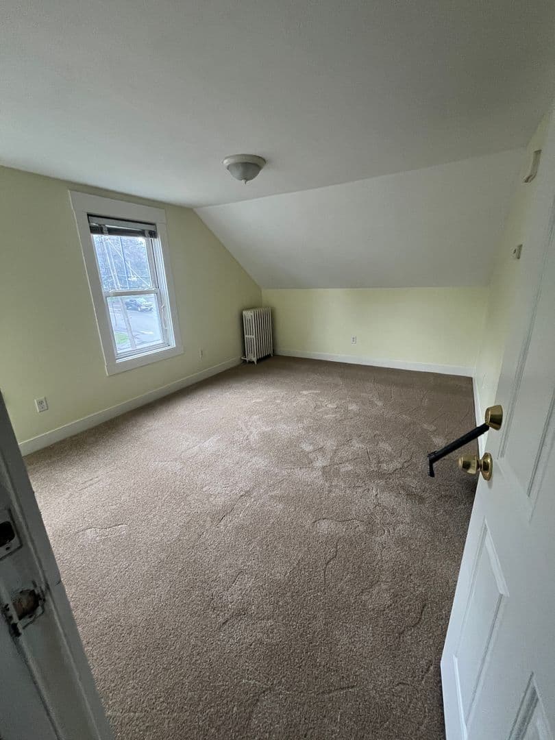 Middleboro House: 31 Oak St, Unit #2