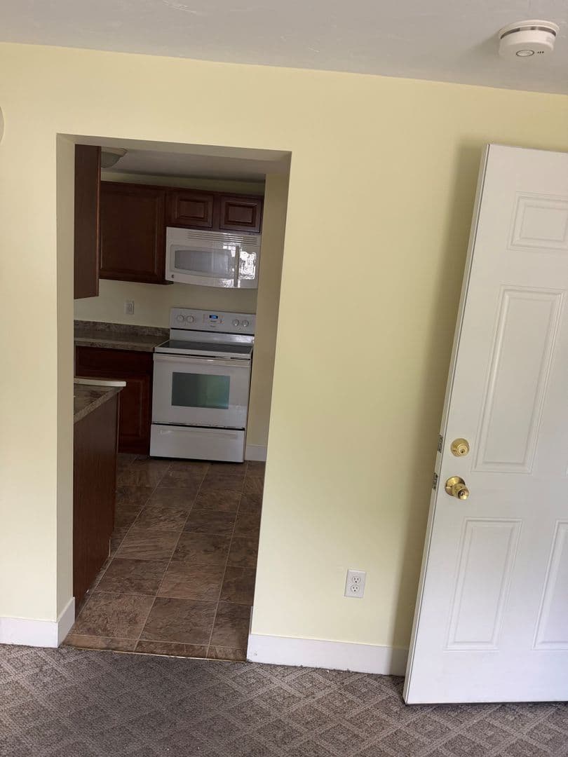 Middleboro House: 31 Oak St, Unit #2