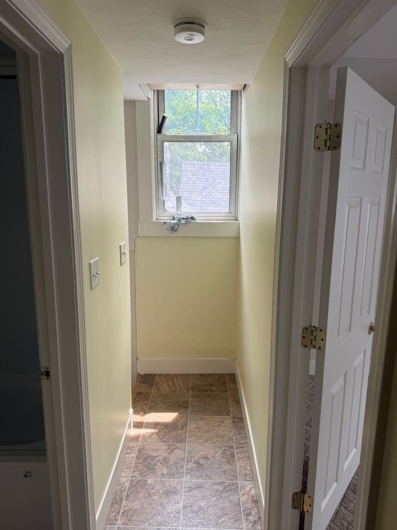 Middleboro House: 31 Oak St, Unit #2