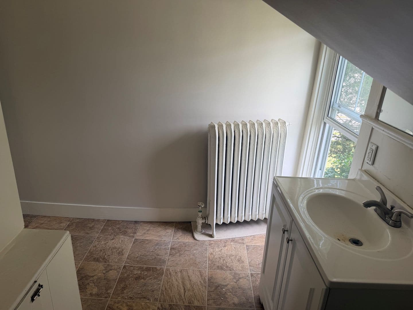 Middleboro House: 31 Oak St, Unit #2