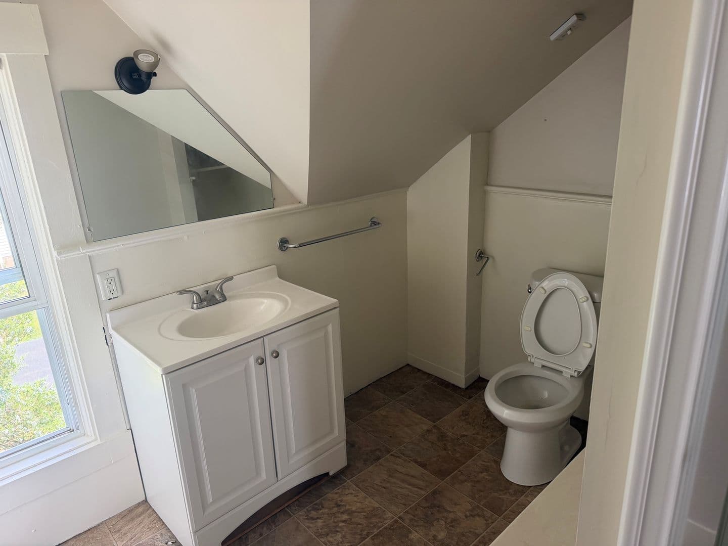 Middleboro House: 31 Oak St, Unit #2