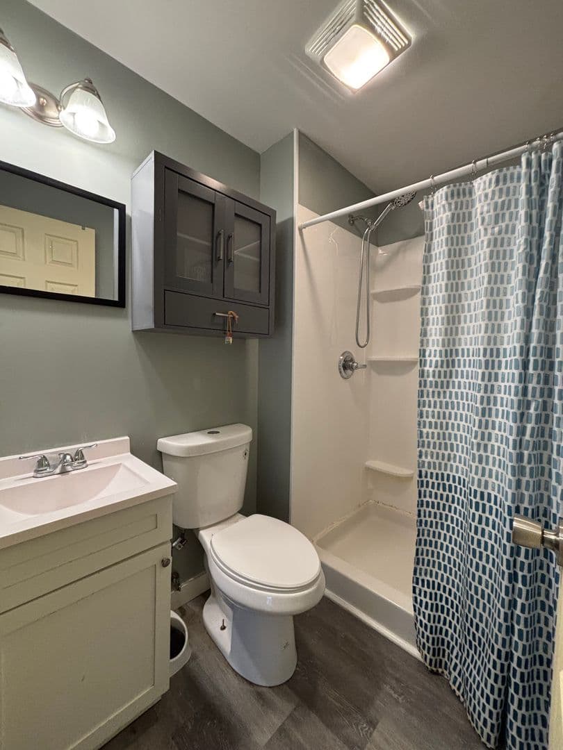 Adams Apartment: 16-18 N Summer Street - 18-3