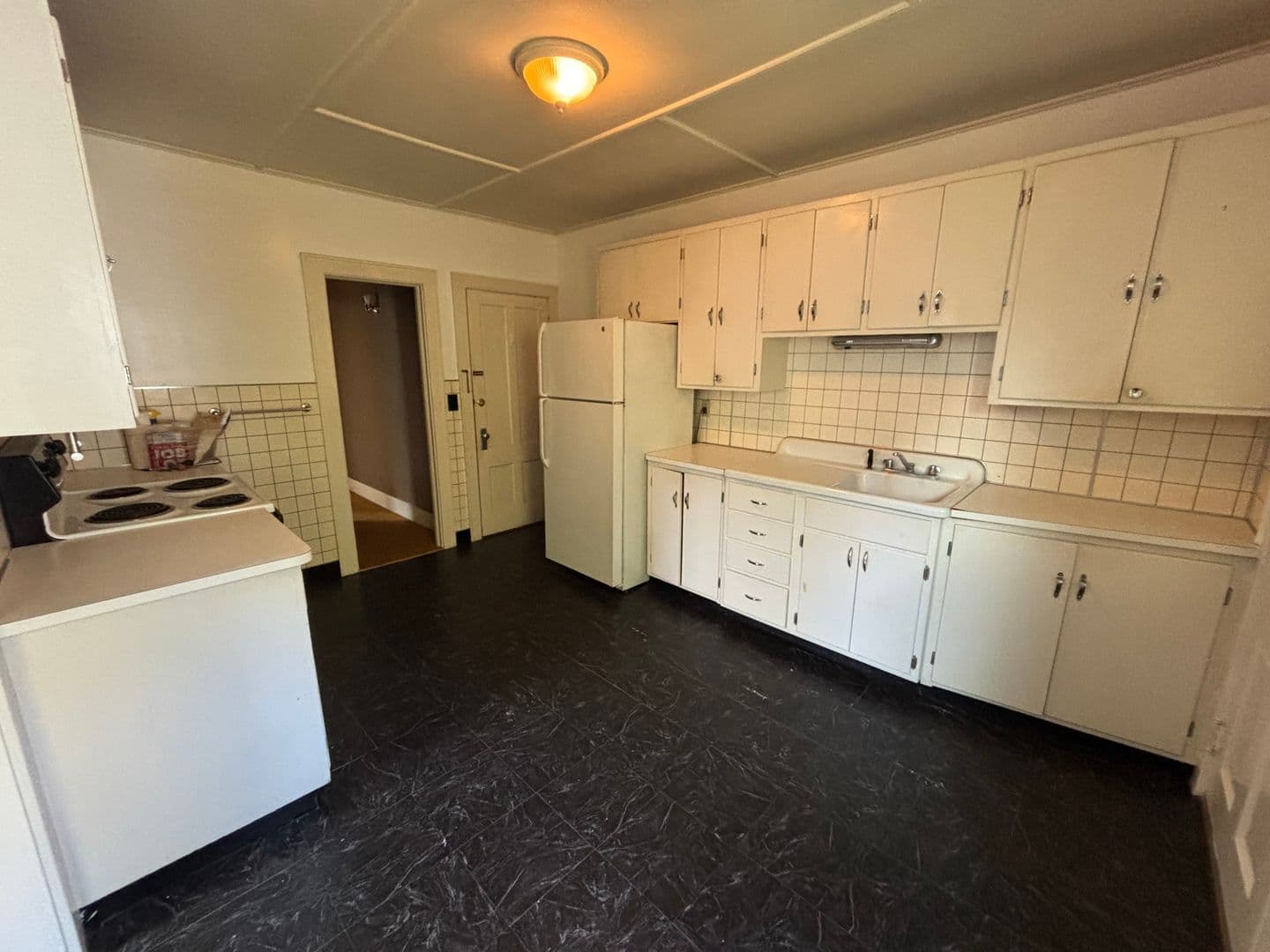 Adams Apartment: 105 Friend Street - B