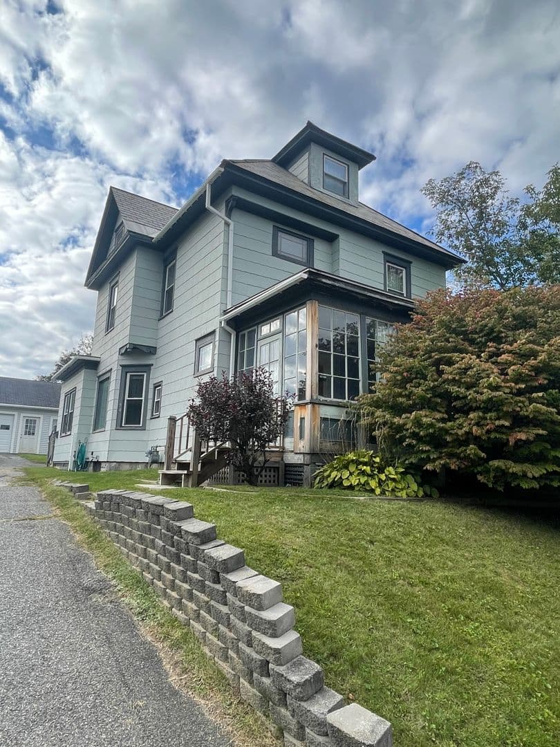 North Adams House: 59 Kemp Avenue
